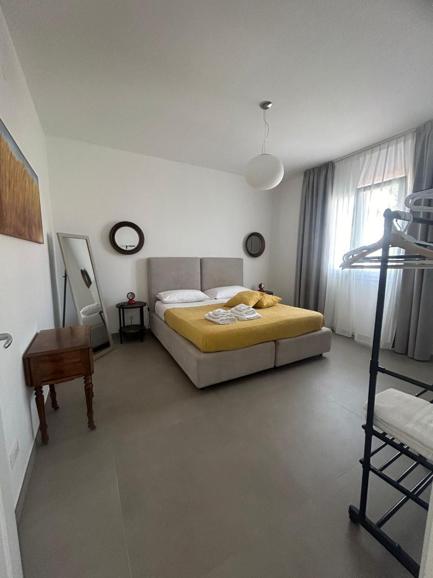 Mondello Felix - Appartamenti In Villa A 600M Dal Mare Exteriör bild