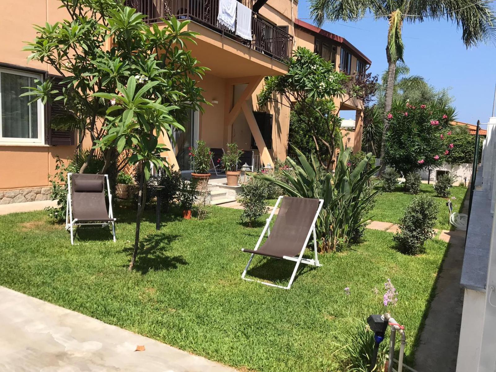 Mondello Felix - Appartamenti In Villa A 600M Dal Mare Exteriör bild