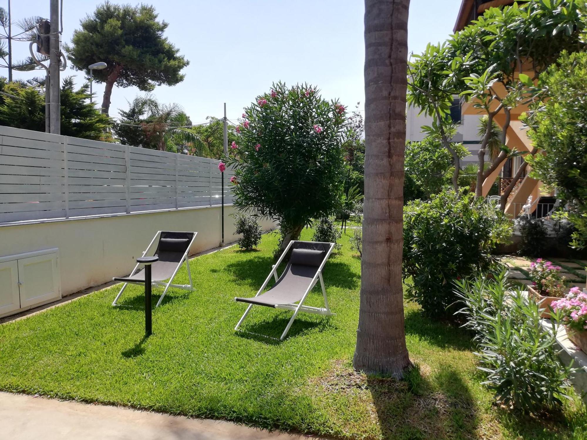 Mondello Felix - Appartamenti In Villa A 600M Dal Mare Exteriör bild